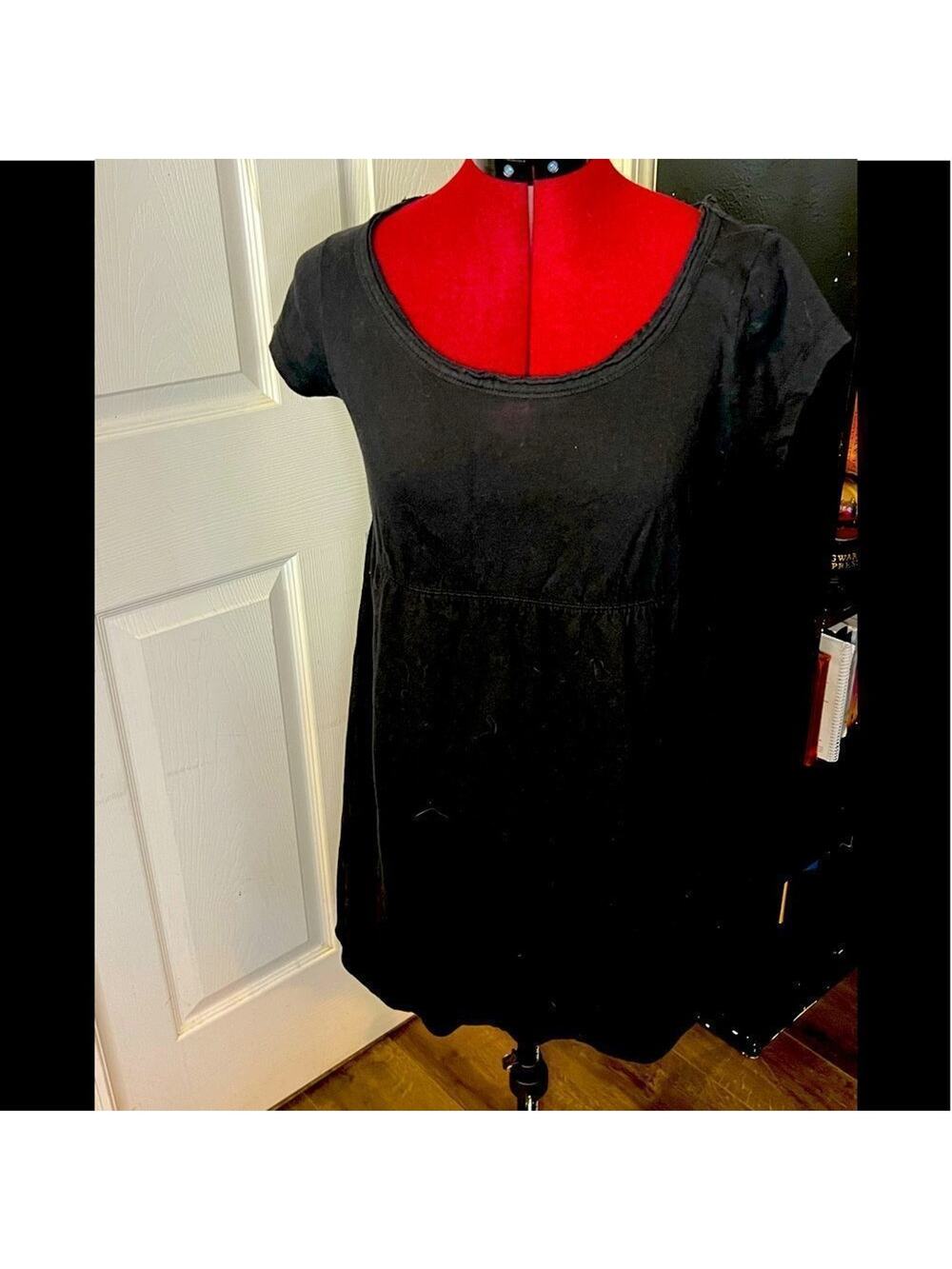 Black women’s size small Old Navy Skater Dress.